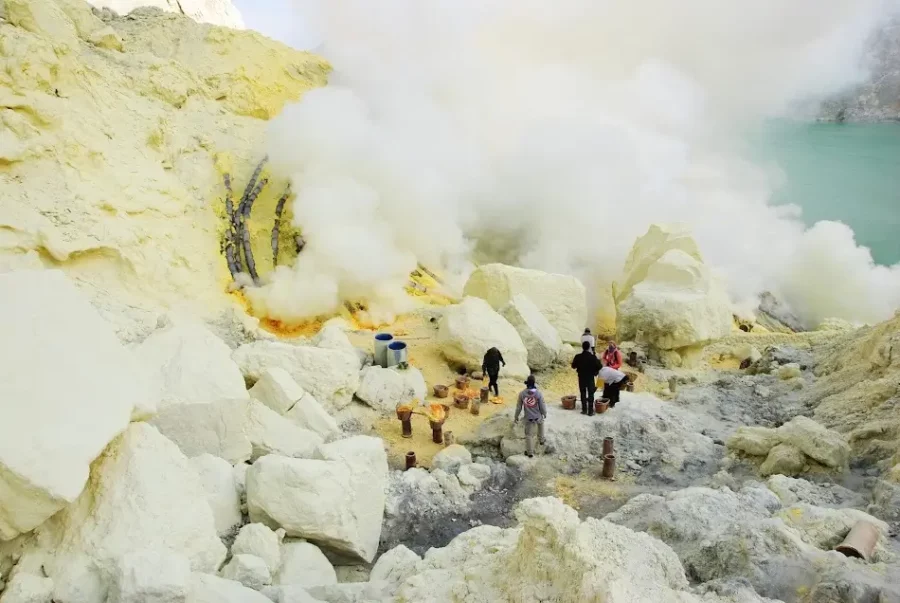 azufre volcan Indonesia